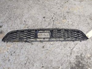2017-2020 BMW 528i Black Front Bumper Lower Center Grille (Used OEM)