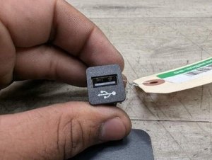 2017-2023 BMW 528i USB Socket (Used OEM)