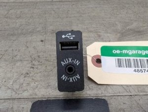 2015-2018 BMW X4 White USB/Auxiliary In Socket (Used OEM)