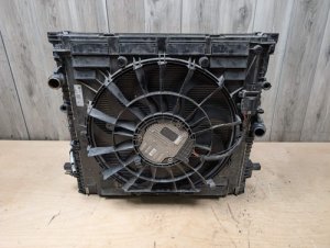 2020-2023 BMW X6 White Engine Cooling Fan Assembly (Used OEM)