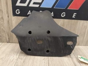 2014-2020 BMW M4 Red Rear Right Suspension Control Arm Cover (Used OEM)