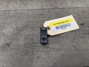 2014-2020 BMW 428i Red USB/Aux-In Socket (Used OEM)