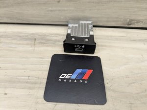 2020-2022 BMW 750i Active USB Port (Used OEM)