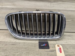 2009-2013 BMW 528i Chrome Front Right Kidney Grille (Used OEM)