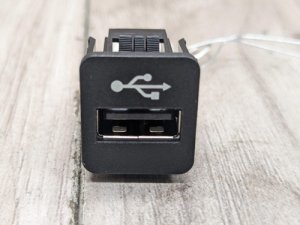 2017-2023 BMW 528i USB Socket (Used OEM)