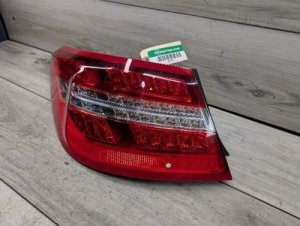 2009-2014 Mercedes-Benz E500 Blue Rear Left Outer Tail Light Assembly (Used OEM)