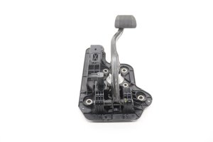2020-2026 Chrysler Voyager Brake Pedal Assembly with Bracket and Sensor (Used OEM)