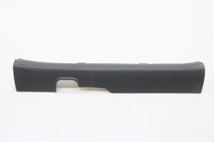 2021-2025 Kia Seltos Black Door Sill Plate - Front (Used OEM)