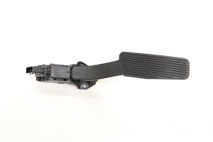 2020-2026 Chrysler Voyager Accelerator Pedal Assembly (Used OEM)