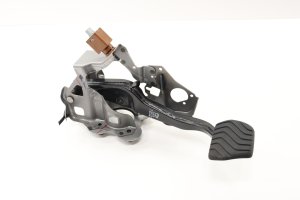 2022-2025 Mitsubishi Outlander Brake Pedal Assembly with Bracket (Used OEM)