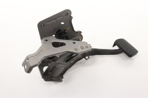 2020 Cadillac XT5 Brake Pedal Assembly with Mounting Bracket (Used OEM)