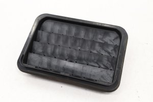 2012-2015 Mercedes-Benz ML500 Interior Quarter Panel Pressure Relief Air Vent Grille - Rear (Used OEM)