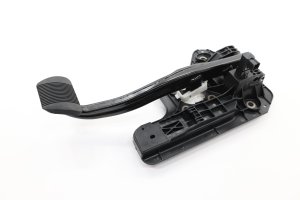 2020-2026 Chrysler Voyager Brake Pedal Assembly with Sensor and Bracket (Used OEM)
