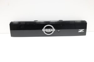 2023-2025 Nissan Z Black Trunk Lid Center Molding with Emblem - Rear (Used OEM)