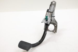 2021-2025 Kia K5 Brake Pedal Assembly with Sensor and Bracket (Used OEM)