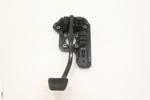 2020-2026 Chrysler Voyager Brake Pedal Assembly with Bracket and Sensor (Used OEM)