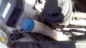 2006-2011 Kia Rio Washer Fluid Reservoir Assembly with Pump (Used OEM)
