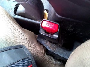 2011-2016 Hyundai Elantra Black Seat Belt Buckle with Pretensioner - Front (Used OEM)