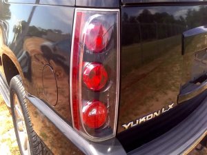 2007-2011 GMC Yukon Tail Light Assembly - Left (Driver) (Used OEM)