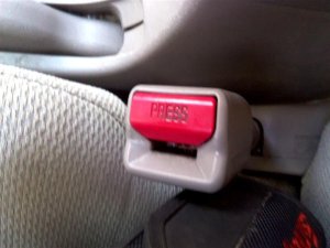 2005-2007 Hyundai Tucson Gray Seat Belt Buckle - Front (Used OEM)