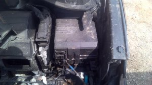 2019-2020 Hyundai Santa Fe Underhood Engine Fuse Box Assembly (Used OEM)