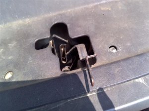 2003-2006 Lincoln Navigator Hood Latch (Used OEM)