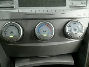 2010-2011 Toyota Camry Manual Temperature Control Assembly (Used OEM)
