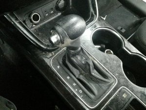 2013-2014 Kia Sorento Floor Transmission Shift Lever Assembly (Used OEM)