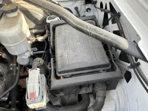 2016-2018 Chevrolet Silverado 1500 Underhood Engine Fuse Box Assembly (Used OEM)