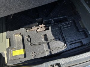 2013-2018 Lexus ES300h Scissor Jack Assembly (Used OEM)