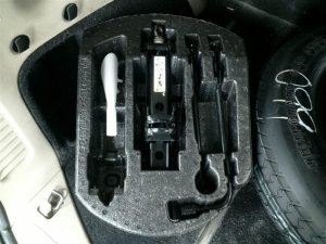 2011-2022 Dodge Durango Scissor Jack (Used OEM)