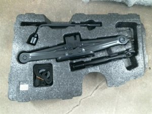 2013-2020 Hyundai Santa Fe Scissor Jack (Used OEM)