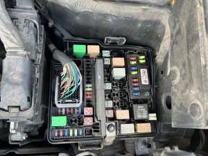 2017-2018 Hyundai Santa Fe Underhood Fuse Box Assembly (Used OEM)