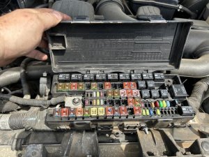 2009-2014 Lincoln Navigator Engine Fuse Box (Used OEM)