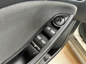 2012-2018 Ford Focus White Antenna (Used OEM)
