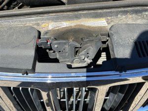 2011-2013 Jeep Grand Cherokee Hood Latch (Used OEM)