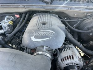 2001-2006 Chevrolet Suburban 6.0L Engine Cover (Used OEM)