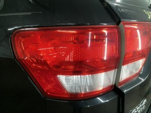 2011-2013 Jeep Grand Cherokee Quarter Panel Mounted Taillight Assembly - Left (Driver) (Used OEM)