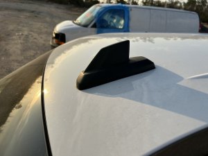 2020-2025 GMC Sierra 2500 HD Silver Roof Mounted Antenna (Used OEM)