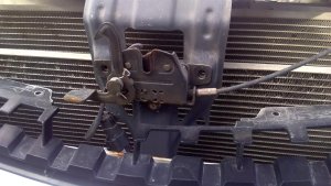 2008-2010 Saturn Vue Front Door Latch Assembly (Used OEM)