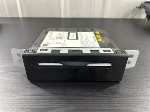 2015-2019 GMC Sierra 2500 HD AM-FM XM CD Player Audio Receiver (Used OEM)