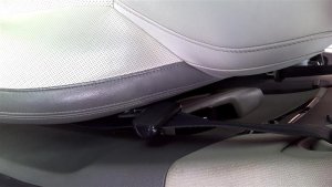 2016-2020 Kia Sorento Black Seat Belt Assembly with Retractor and Tensioner - Front (Used OEM)