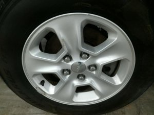 2014-2017 Jeep Grand Cherokee 17x8 Silver Painted Alloy Wheel (Used OEM)