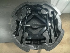 2018-2023 Kia Rio Scissor Jack with Tool Kit (Used OEM)