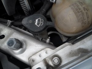 2005-2010 Chevrolet Cobalt Washer Fluid Reservoir (Used OEM)