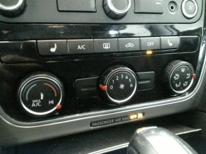 2013-2015 Volkswagen Passat Manual Temperature Control with Heated Seats (Used OEM)