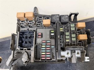 2020-2022 Kia Soul Engine Fuse Box (Used OEM)