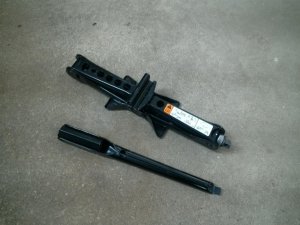 2012-2018 Ford Focus Scissor Jack (Used OEM)
