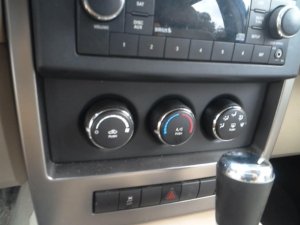 2010-2011 Dodge Nitro Manual Temperature Control Module (Used OEM)