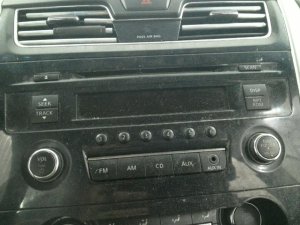 2013-2015 Nissan Altima AM/FM CD Radio Receiver with 5-Inch Display (Used OEM)